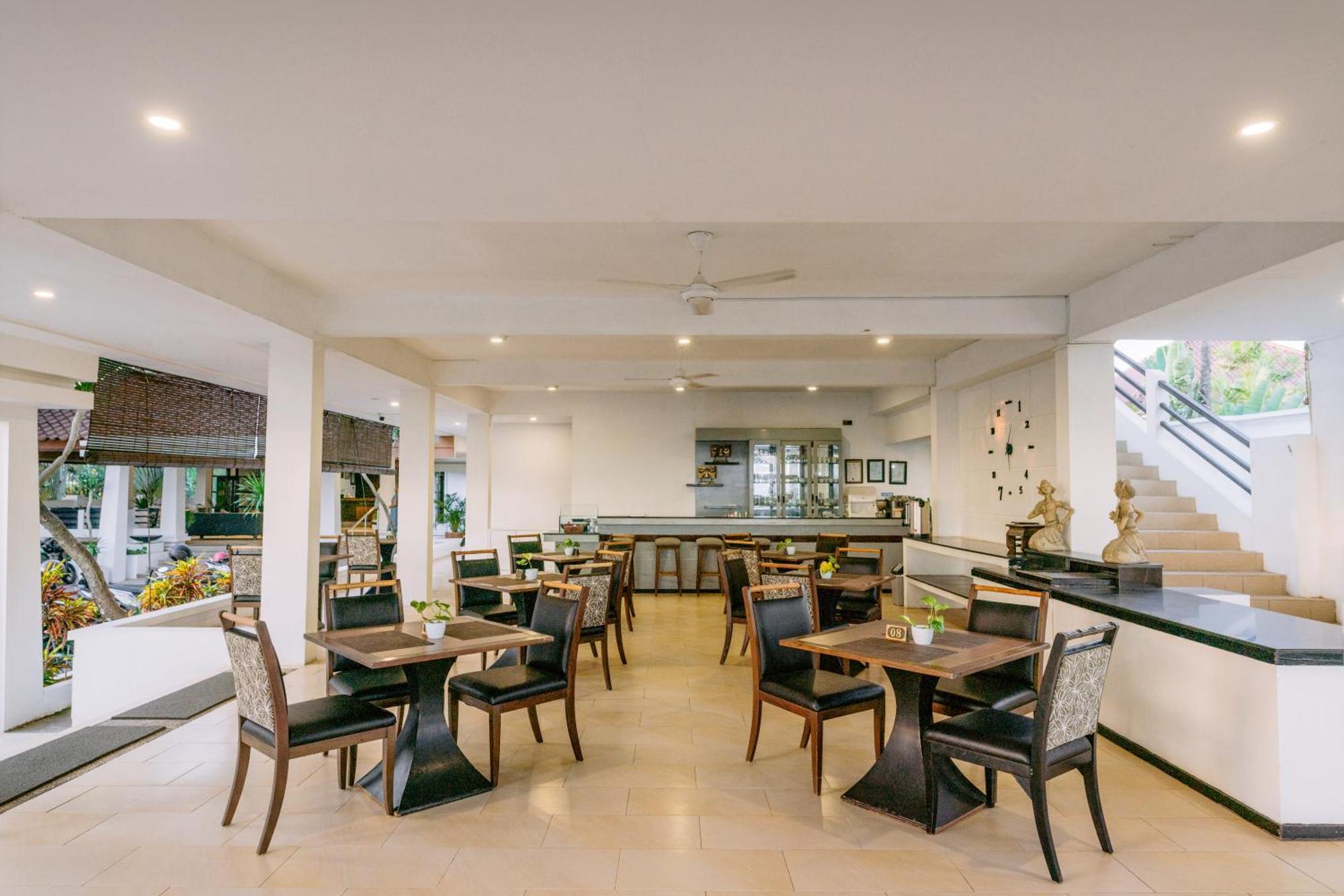 Legong Keraton Beach Hotel Canggu Exterior foto