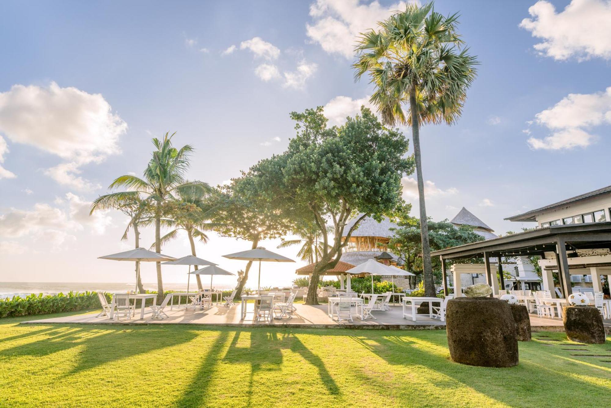 Legong Keraton Beach Hotel Canggu Exterior foto