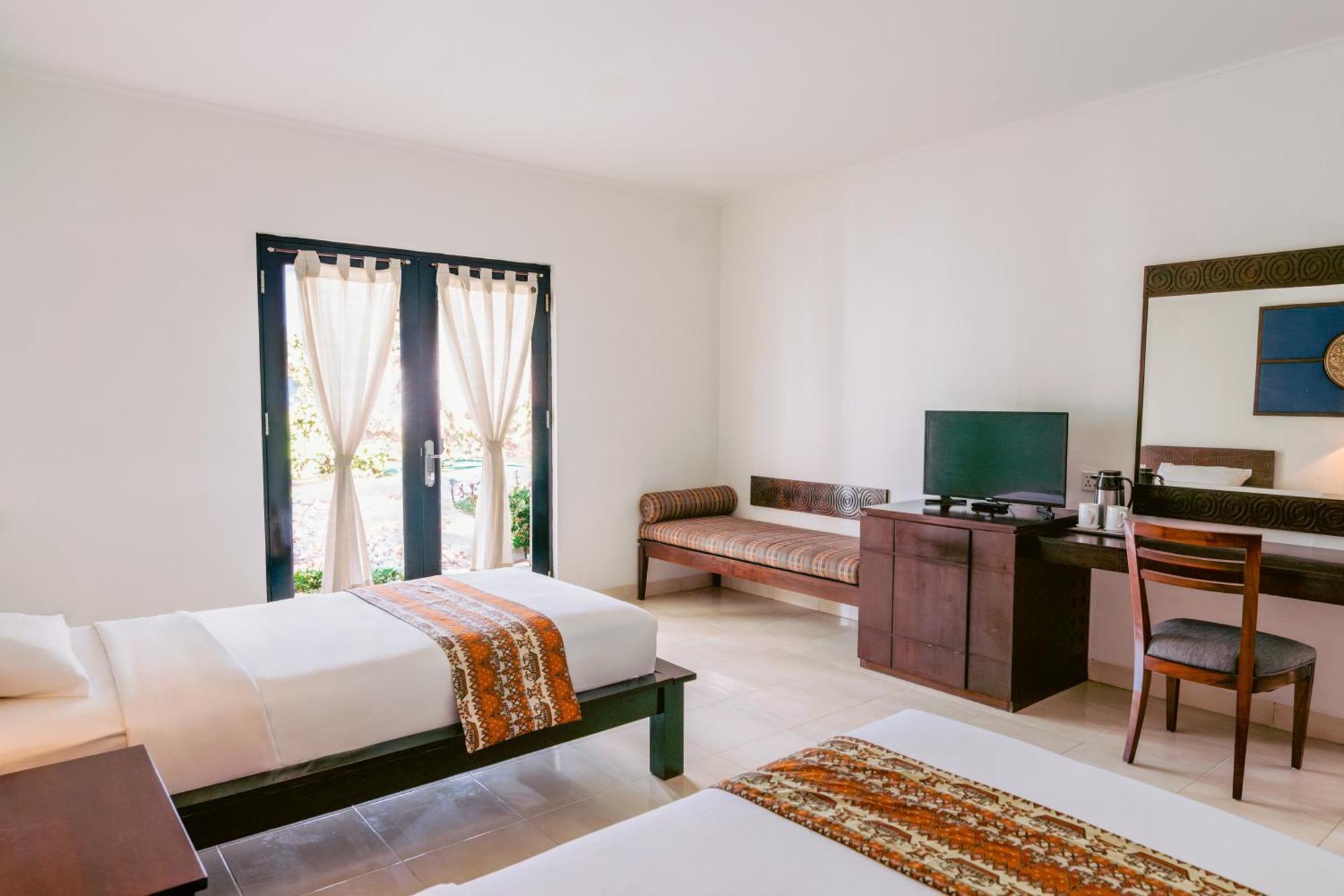 Legong Keraton Beach Hotel Canggu Exterior foto