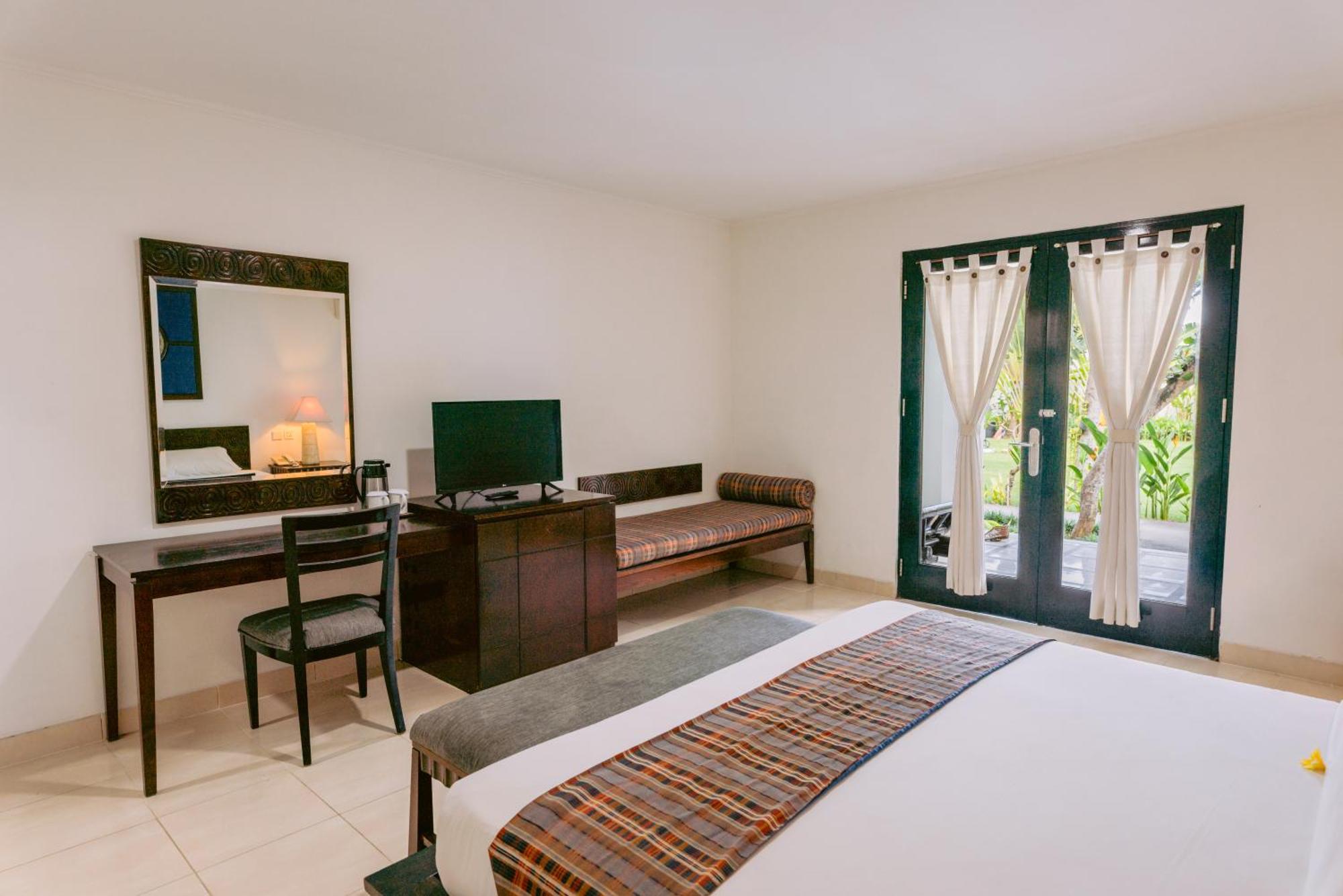 Legong Keraton Beach Hotel Canggu Exterior foto