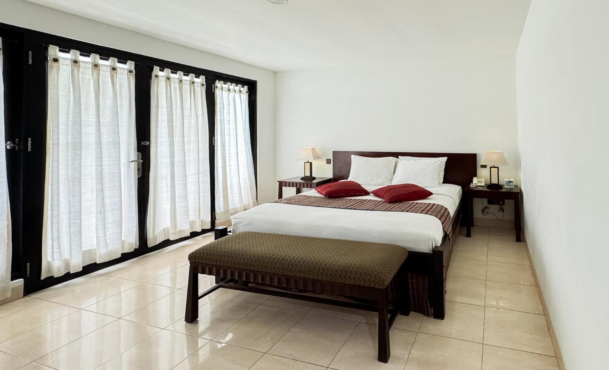 Legong Keraton Beach Hotel Canggu Exterior foto