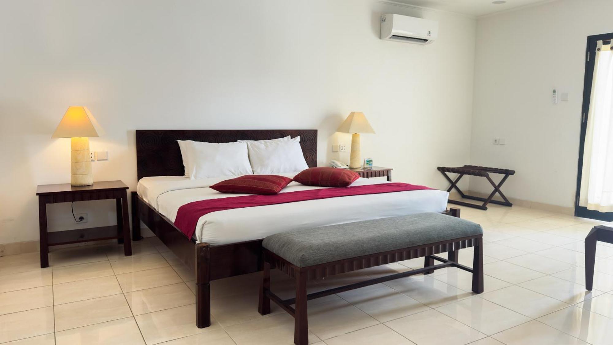 Legong Keraton Beach Hotel Canggu Exterior foto